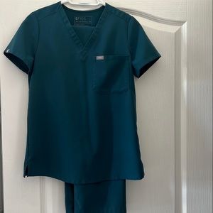 Figs womens Catarina scrub top + Livingston basic pants